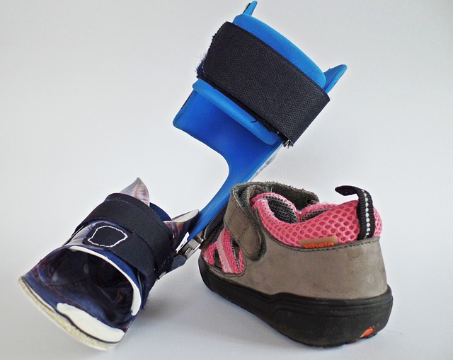 Orthotic brace with shoe